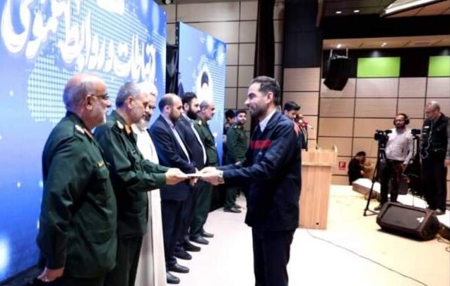 تقدیر فرمانده سپاه خوزستان از سجاد خراسانی مدیر روابط عمومی شرکت فولاد اکسین