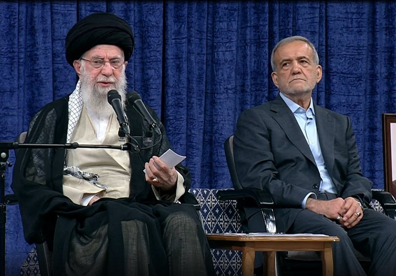 هیچ مسئله داخلی را نباید متوقف به موضوع خارجی کرد