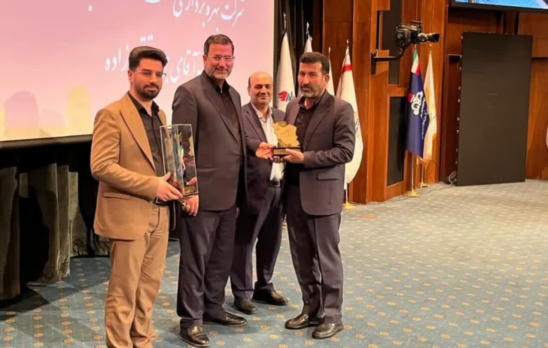 مدیر عامل شرکت نفت و گاز آغاجاری به عنوان راهبر برگزیده اقتصادی معرفی شد
