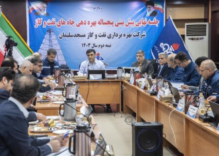 همه كاركنان با تمام توان پای كار تولید باشند
