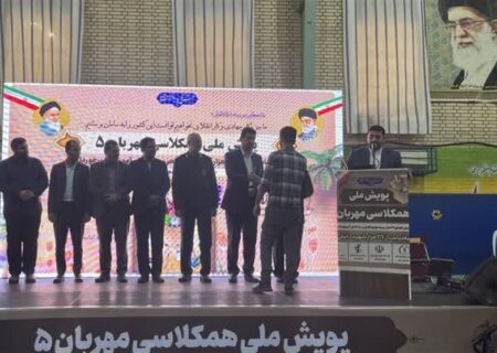 رزمایش اهدای 36 هزار بسته آموزشی به دانش آموزان مناطق کم‌ برخوردار در اهواز برگزار شد