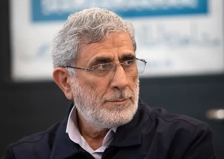 حضور سردار قاآنی در مراسم استقبال از پیکر شهید نیلفروشان