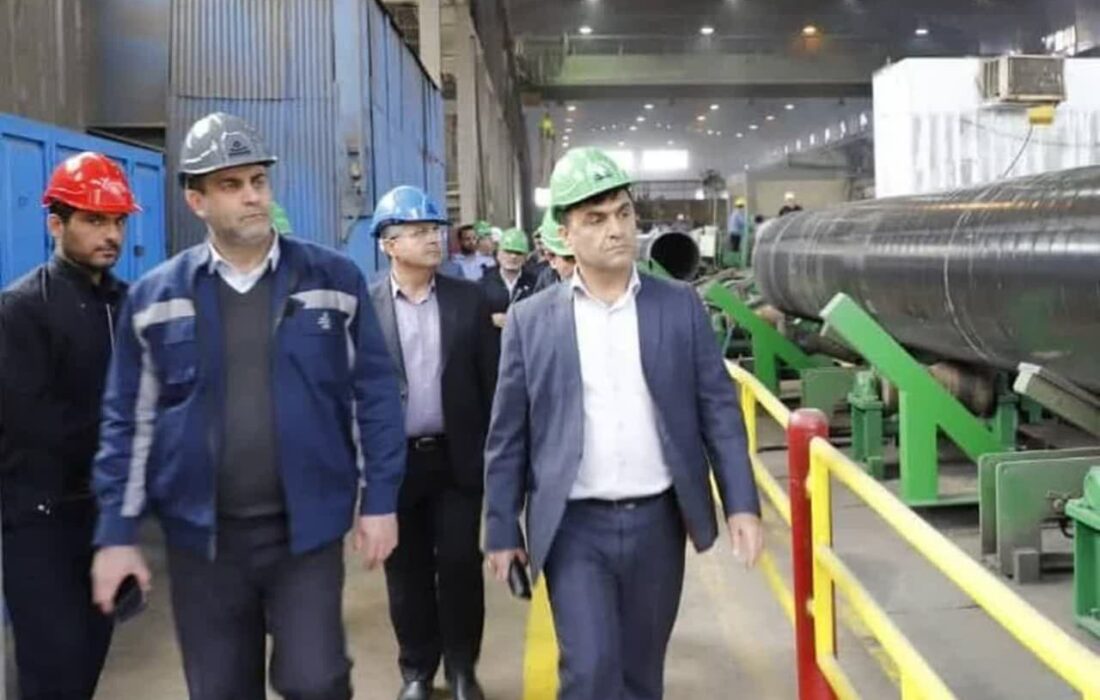 بازدید مدیرعامل مناطق نفت‌خیز جنوب از روند تولید لوله‌های ۴۲ اینچ پروژه اهواز به گوره