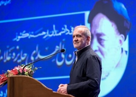 دانشمندان و نخبگان برای حل مشکلات وارد میدان عمل شوند