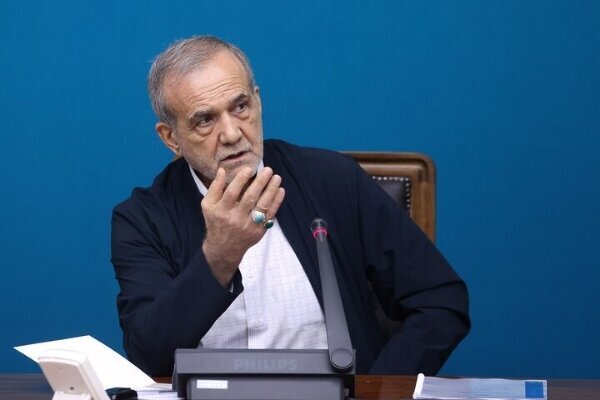 پزشکیان: دست از مدیران پروازی برداریم/از متخصصان دلسوز و بومی استانی استفاده کنیم