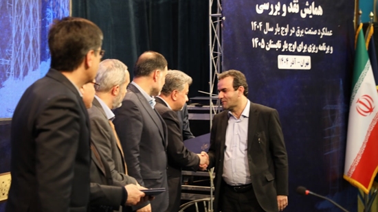 کسب رتبه برتر شرکت توزیع نیروی برق خوزستان در همایش صنعت برق و دریافت لوح تقدیر از معاون وزیر نیرو