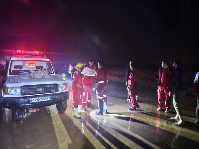 مدیرعامل هلال احمر استان با اشاره به وقوع سیلاب خبر داد امدادرسانی به بیش از ۲۶۰۰ خوزستانی در ۱۰ شهر/ مفقود شدن شهروندانی از ایذه و باغملک