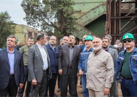 سید محمد اتابک، وزیر صنعت، معدن و تجارت پس از بازدید از بخش‌های تولیدی آسیب دیده شرکت فولاد خوزستان