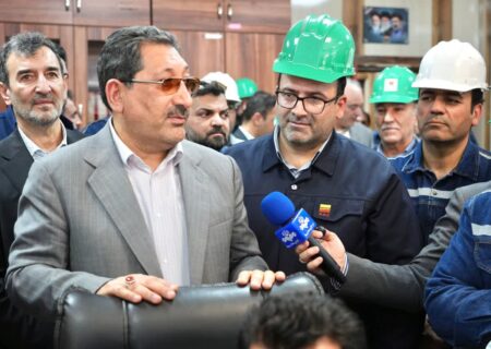 فولاد خوزستان یک ثروت ملی است؛ باید از این سرمایه ارزشمند صیانت و حمایت کنیم