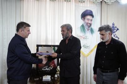 دیدار مدیر عامل نفت و گاز مارون با خانواده شهید