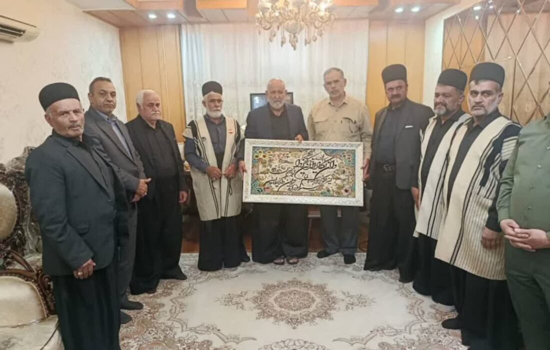 دیدار موسوی‌زاده با خانواده جوانی که با اهدای اعضای بدنش، زندگی را به بیماران بخشید